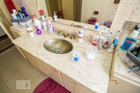 Casa à venda com 210m², 3 quartos e 2 vagasBanheiro 