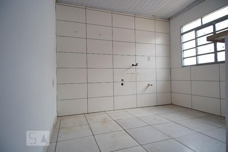 Banheiro de kitnet/studio para alugar com 1 quarto, 30m² em Agronomia, Porto Alegre
