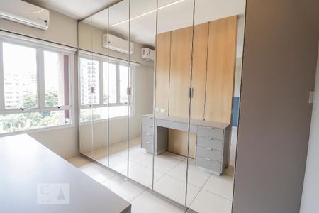 Apartamento à venda com 77m², 1 quarto e 1 vagaCloset