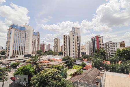 Apartamento à venda com 77m², 1 quarto e 1 vagaVista da sacada