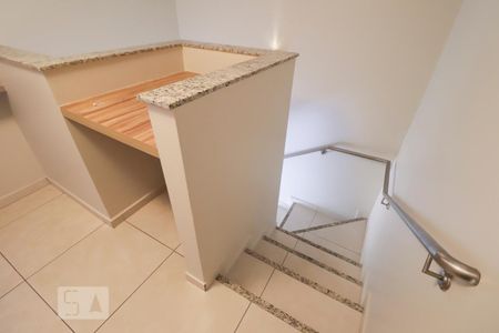 Apartamento à venda com 77m², 1 quarto e 1 vagaEscada