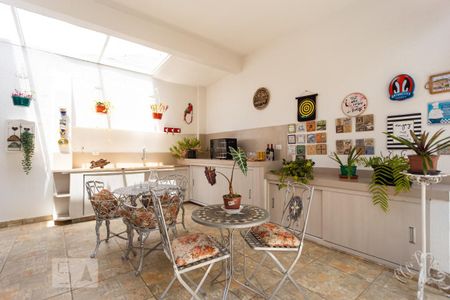 Casa à venda com 500m², 6 quartos e 3 vagas Casa à venda com 500m², 6 quartos e 3 vagasQuintal Gourmet