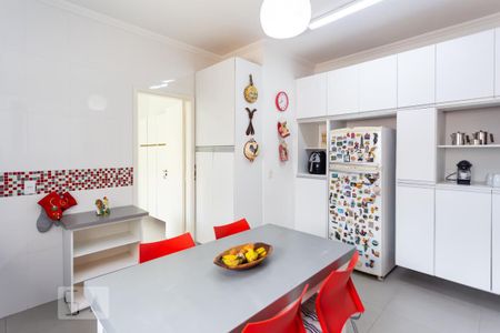 Casa à venda com 500m², 6 quartos e 3 vagas Casa à venda com 500m², 6 quartos e 3 vagasCozinha