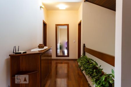 Casa à venda com 500m², 6 quartos e 3 vagas Casa à venda com 500m², 6 quartos e 3 vagasCorredor