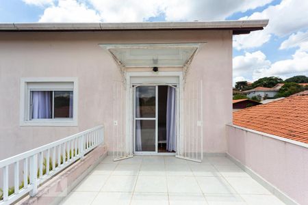 Casa à venda com 500m², 6 quartos e 3 vagas Casa à venda com 500m², 6 quartos e 3 vagasVaranda