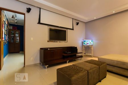 Casa à venda com 500m², 6 quartos e 3 vagas Casa à venda com 500m², 6 quartos e 3 vagasSala de Tv