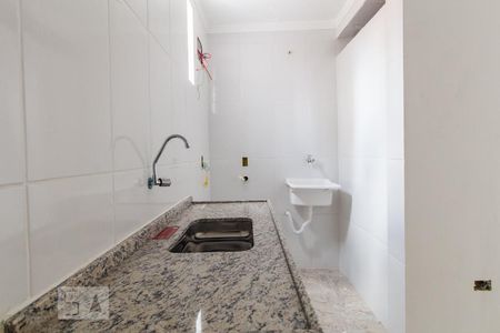 Cozinha de apartamento para alugar com 2 quartos, 50m² em Vila Antonieta, São Paulo