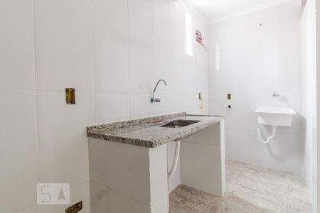 Cozinha de apartamento para alugar com 2 quartos, 50m² em Vila Antonieta, São Paulo