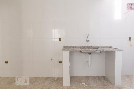 Cozinha de apartamento para alugar com 2 quartos, 50m² em Vila Antonieta, São Paulo