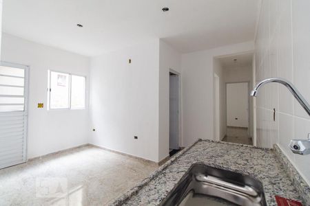 Cozinha e sala de apartamento para alugar com 2 quartos, 50m² em Vila Antonieta, São Paulo