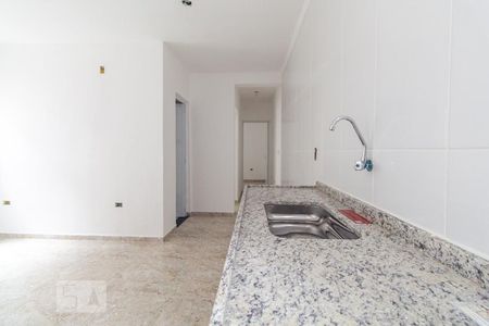 Cozinha de apartamento para alugar com 2 quartos, 50m² em Vila Antonieta, São Paulo