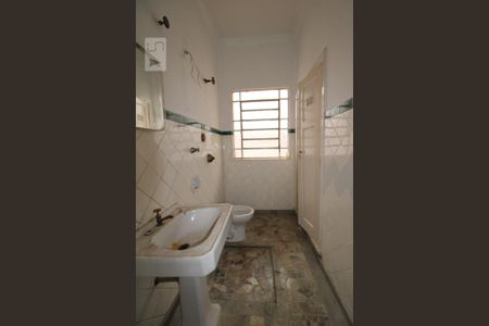 Casa à venda com 220m², 5 quartos e 2 vagasBanheiro 1