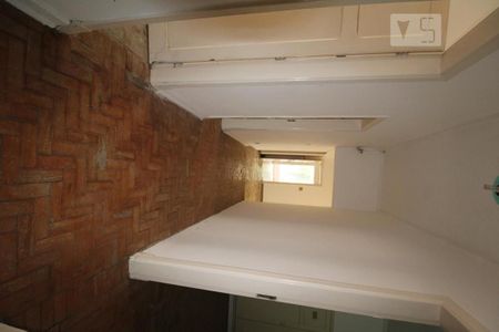 Casa à venda com 220m², 5 quartos e 2 vagasCorredor