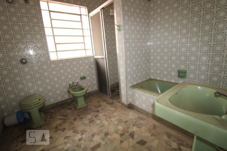 Casa à venda com 220m², 5 quartos e 2 vagasBanheiro 2