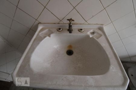 Casa à venda com 220m², 5 quartos e 2 vagasBanheiro 1