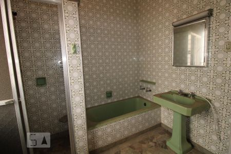 Casa à venda com 220m², 5 quartos e 2 vagasBanheiro 2