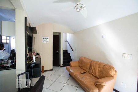 Sala de casa de condomínio à venda com 3 quartos, 118m² em Sapê, Niterói