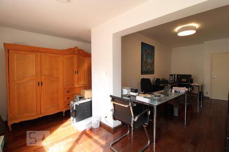 Casa para alugar com 280m², 3 quartos e 2 vagasSuíte