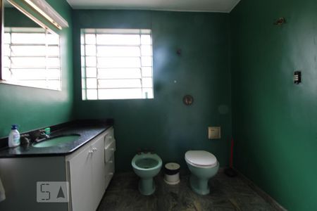 Casa para alugar com 280m², 3 quartos e 2 vagasBanheiro da suíte