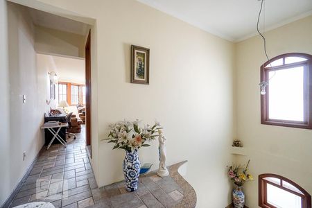 Casa à venda com 600m², 4 quartos e 2 vagasHall da escada