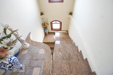 Casa à venda com 600m², 4 quartos e 2 vagasEscada