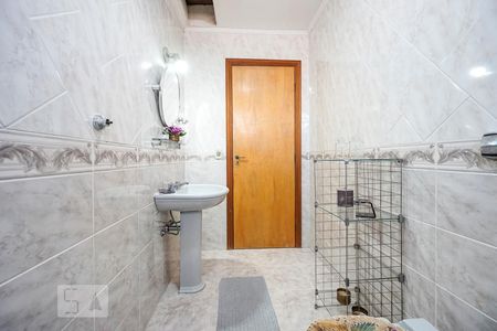 Casa à venda com 600m², 4 quartos e 2 vagasBanheiro social 01