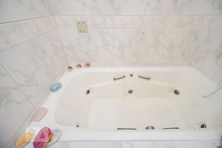 Casa à venda com 600m², 4 quartos e 2 vagasBanheira