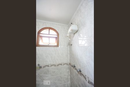 Casa à venda com 600m², 4 quartos e 2 vagasChuveiro