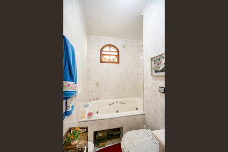 Casa à venda com 600m², 4 quartos e 2 vagasBanheiro da suíte