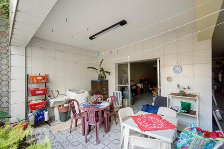 Casa à venda com 600m², 4 quartos e 2 vagasQuintal