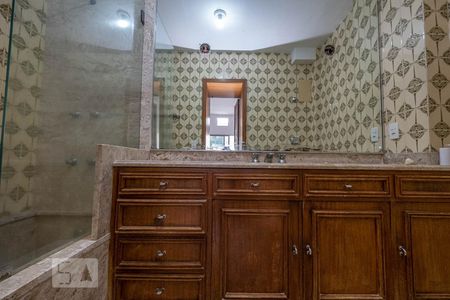 Apartamento à venda com 135m², 4 quartos e 3 vagasBanheiro Suíte 1