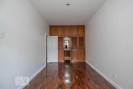 Apartamento à venda com 135m², 4 quartos e 3 vagasQuarto Suíte 1