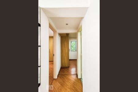 Corredor de apartamento para alugar com 2 quartos, 55m² em Vila Andrade, São Paulo
