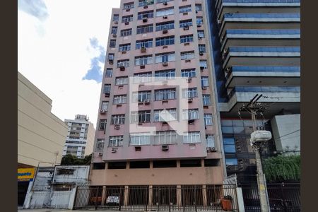 Apartamento à venda com 99m², 2 quartos e 1 vaga Apartamento à venda com 99m², 2 quartos e 1 vagaFachada e portaria