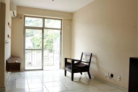 Apartamento à venda com 72m², 2 quartos e 2 vagasSala