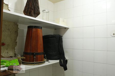 Apartamento à venda com 72m², 2 quartos e 2 vagasDetalhe do Banheiro de Serviço