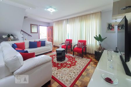 Casa à venda com 250m², 3 quartos e 4 vagas Casa à venda com 250m², 3 quartos e 4 vagasSala