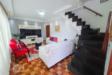 Casa à venda com 250m², 3 quartos e 4 vagas Casa à venda com 250m², 3 quartos e 4 vagasSala