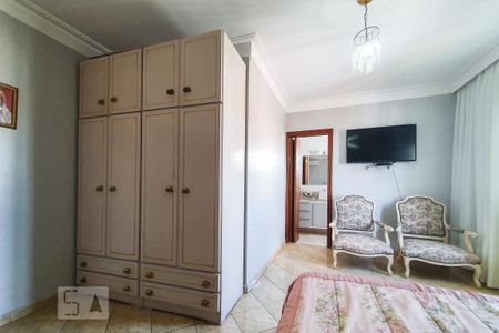 Casa à venda com 250m², 3 quartos e 4 vagas Casa à venda com 250m², 3 quartos e 4 vagasQuarto 3 - suite