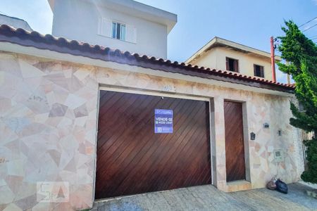 Casa à venda com 250m², 3 quartos e 4 vagas Casa à venda com 250m², 3 quartos e 4 vagasFachada