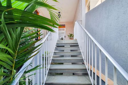 Escada de casa à venda com 3 quartos, 250m² em Vila Caraguatá, São Paulo