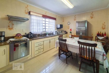 Casa à venda com 250m², 3 quartos e 4 vagas Casa à venda com 250m², 3 quartos e 4 vagasCozinha