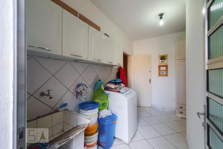 Casa à venda com 250m², 3 quartos e 4 vagas Casa à venda com 250m², 3 quartos e 4 vagasLavanderia