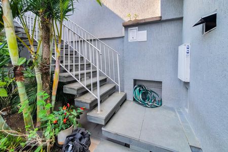 Escada de casa à venda com 3 quartos, 250m² em Vila Caraguatá, São Paulo
