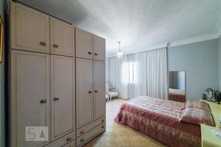 Casa à venda com 250m², 3 quartos e 4 vagas Casa à venda com 250m², 3 quartos e 4 vagasQuarto 3 - suite