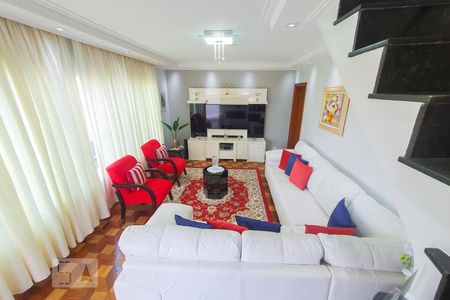 Casa à venda com 250m², 3 quartos e 4 vagas Casa à venda com 250m², 3 quartos e 4 vagasSala