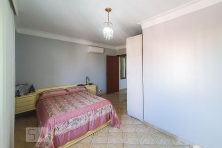 Casa à venda com 250m², 3 quartos e 4 vagas Casa à venda com 250m², 3 quartos e 4 vagasQuarto 3 - suite