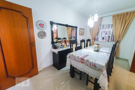 Casa à venda com 250m², 3 quartos e 4 vagas Casa à venda com 250m², 3 quartos e 4 vagasSala de Jantar