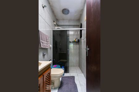 Banheiro da Suíte de casa à venda com 4 quartos, 197m² em Quitaúna, Osasco