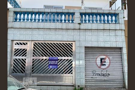 Casa para alugar com 150m², 4 quartos e 1 vaga Casa para alugar com 150m², 4 quartos e 1 vagaFachada